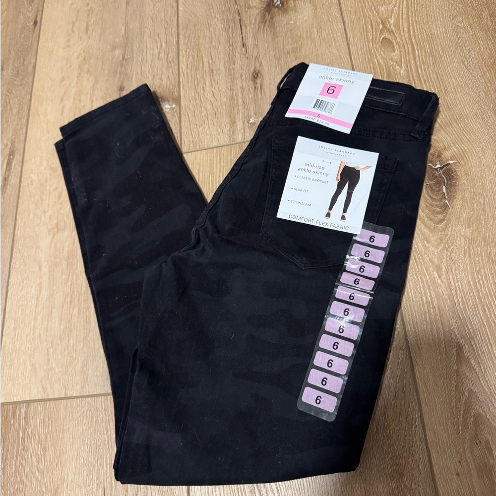 WOMENS DARK CAMO JEANS SIZE 6 MID RISE ANKLE SKINNY SOCIAL STANDARD - NWT